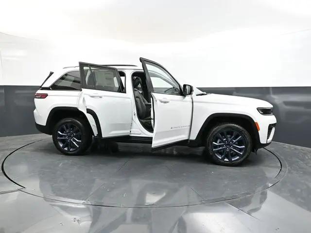 2026 Jeep Grand Cherokee 85th Anniversary Edition