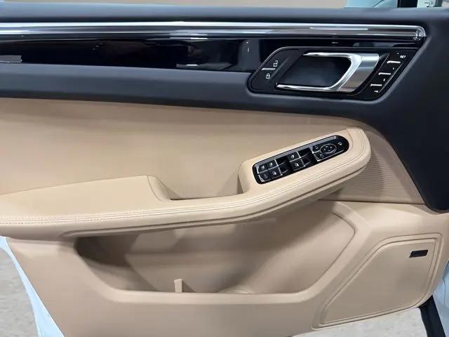 2025 Porsche Macan Macan