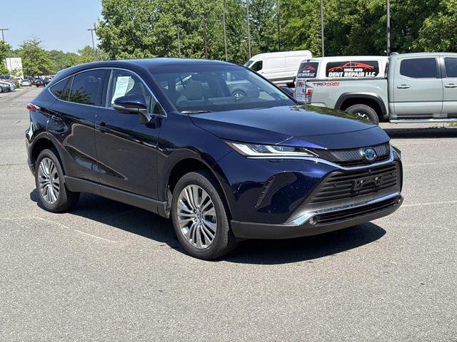 2023 Toyota Venza Limited Hybrid AWD's photo
