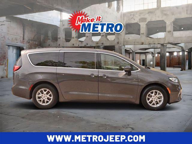 2023 Chrysler Pacifica Touring L for sale in Chicopee, MA