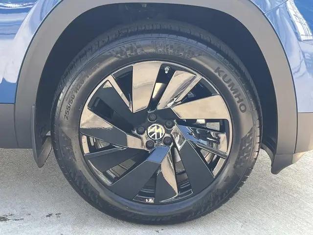 2026 Volkswagen Atlas Cross Sport SE with Technology
