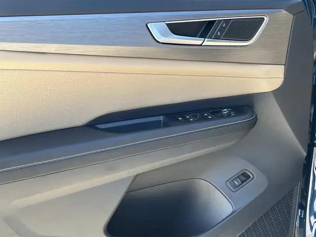2026 Volkswagen Atlas Cross Sport SE with Technology