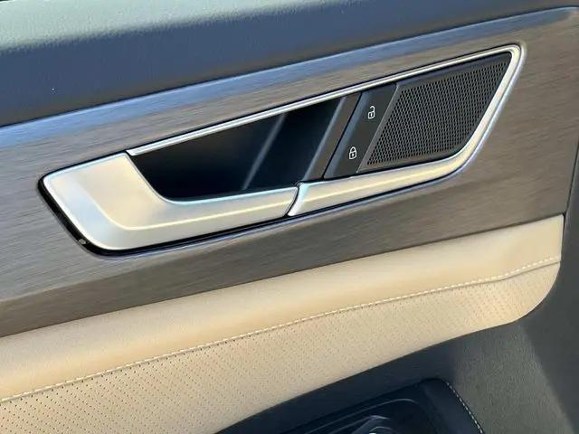 2026 Volkswagen Atlas Cross Sport SE with Technology