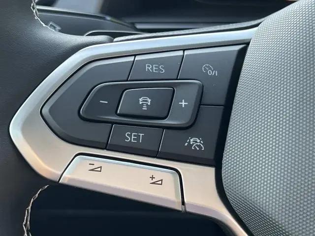 2026 Volkswagen Atlas Cross Sport SE with Technology