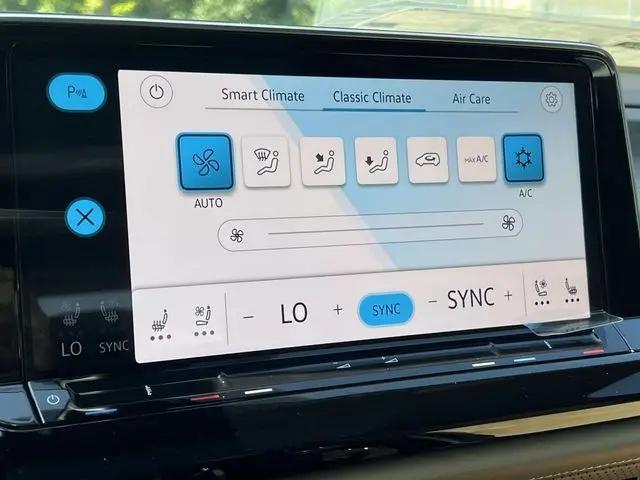 2026 Volkswagen Atlas Cross Sport SE with Technology