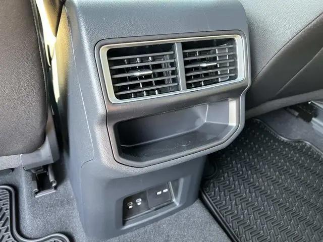 2026 Volkswagen Atlas Cross Sport SE with Technology
