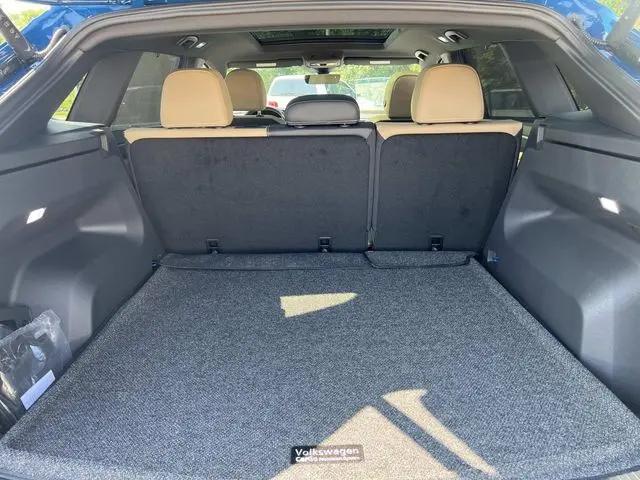 2026 Volkswagen Atlas Cross Sport SE with Technology