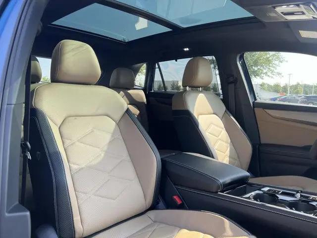 2026 Volkswagen Atlas Cross Sport SE with Technology