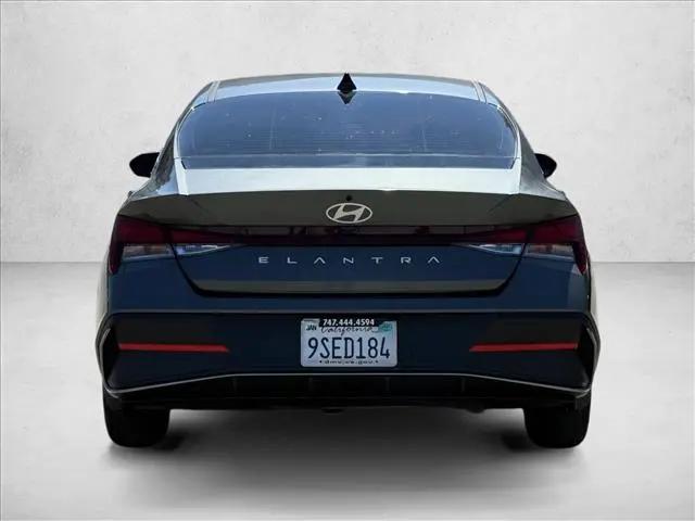 2025 Hyundai Elantra SE