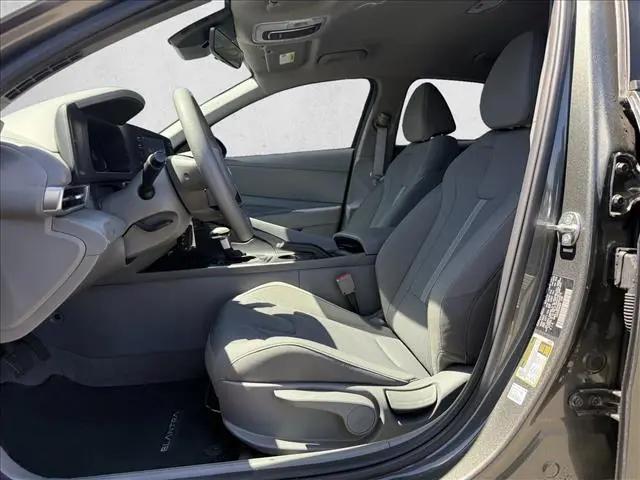 2025 Hyundai Elantra SE