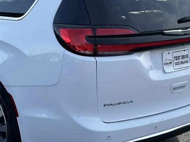 2024 Chrysler Pacifica Hybrid Select