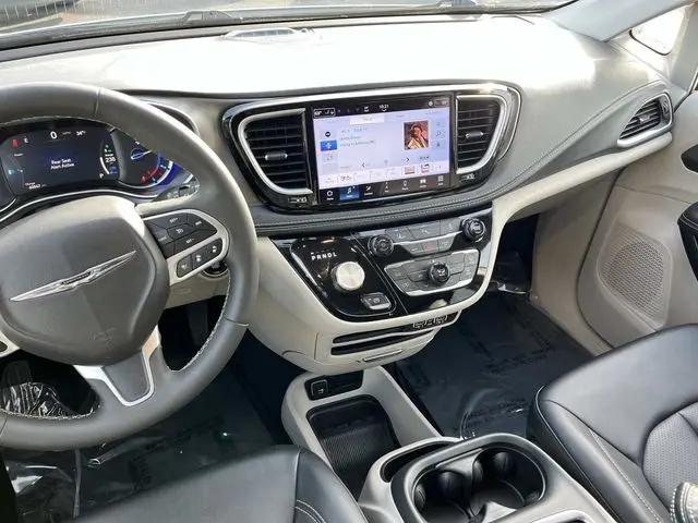 2024 Chrysler Pacifica Hybrid Select