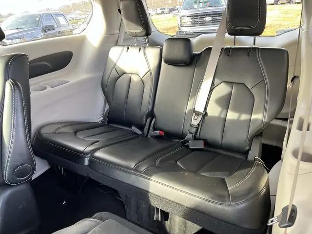 2024 Chrysler Pacifica Hybrid Select