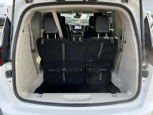 2024 Chrysler Pacifica Hybrid Select