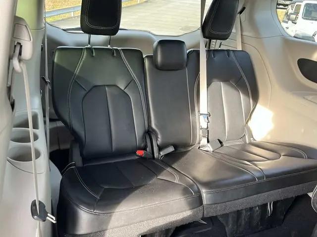 2024 Chrysler Pacifica Hybrid Select