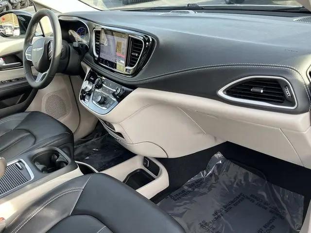 2024 Chrysler Pacifica Hybrid Select