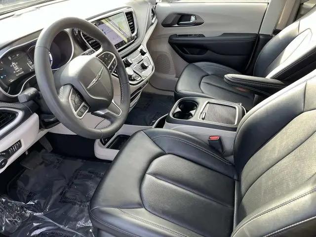 2024 Chrysler Pacifica Hybrid Select