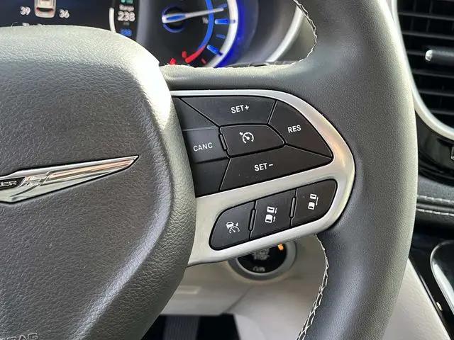 2024 Chrysler Pacifica Hybrid Select