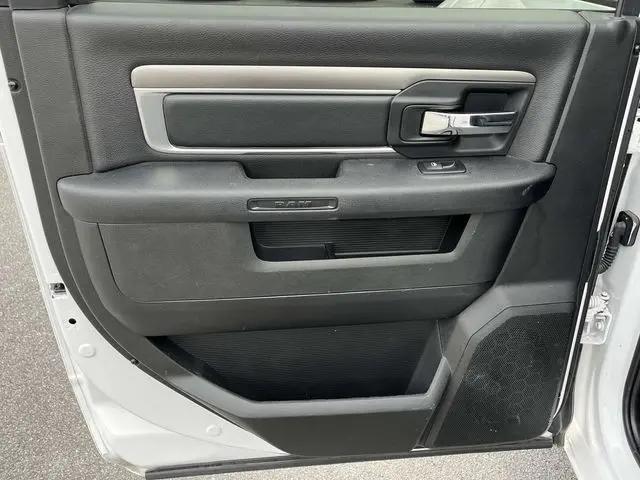 2024 Ram 1500 Classic Warlock Crew Cab 4x4 5'7" Box