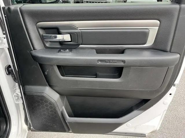 2024 Ram 1500 Classic Warlock Crew Cab 4x4 5'7" Box