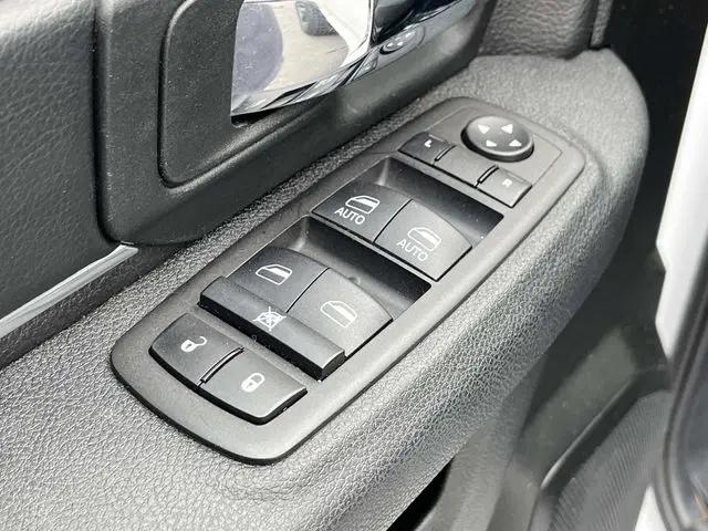 2024 Ram 1500 Classic Warlock Crew Cab 4x4 5'7" Box