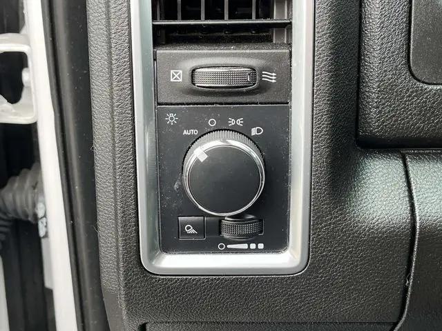 2024 Ram 1500 Classic Warlock Crew Cab 4x4 5'7" Box