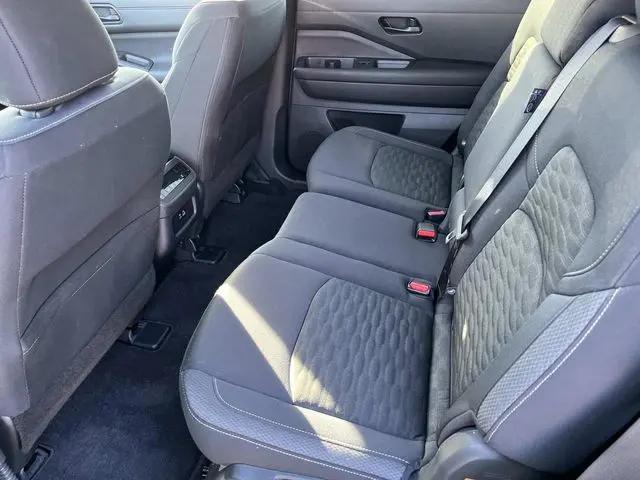 2025 Nissan Pathfinder SV FWD