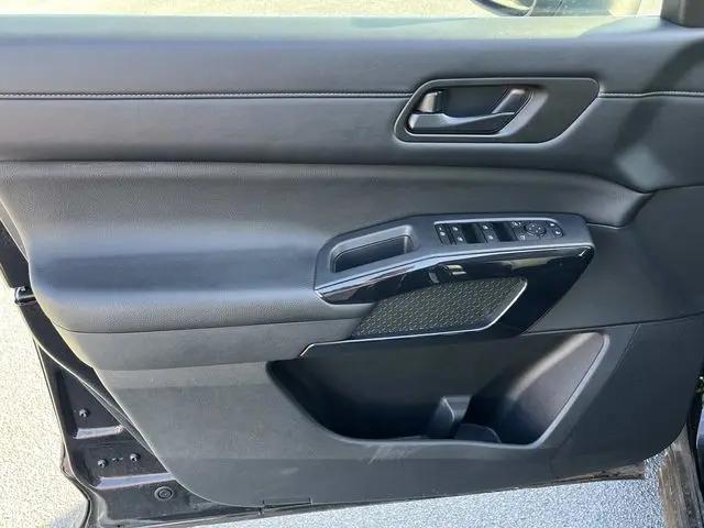 2025 Nissan Pathfinder SV FWD