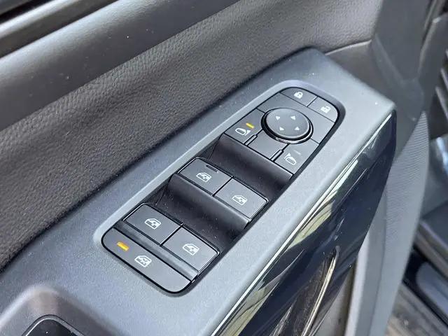 2025 Nissan Pathfinder SV FWD