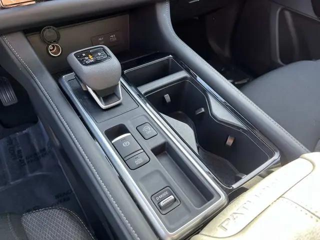 2025 Nissan Pathfinder SV FWD