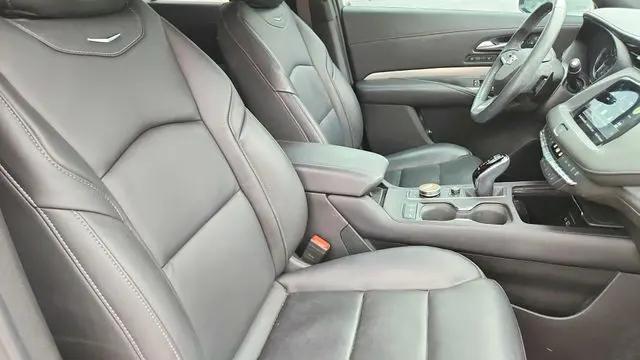 2023 Cadillac XT4 FWD Premium Luxury
