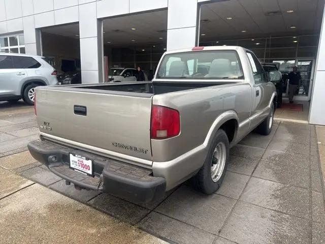 2003 Chevrolet S-10 Base