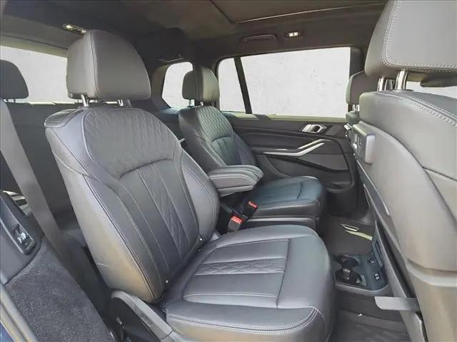 2022 BMW X7 M50i