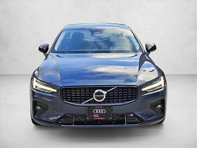 2024 Volvo S60 B5 Core Dark Theme