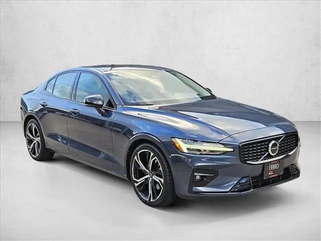 2024 Volvo S60 B5 Core Dark Theme