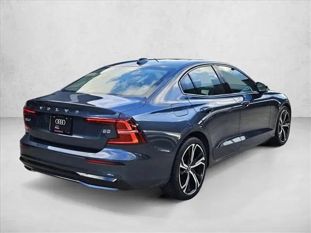 2024 Volvo S60 B5 Core Dark Theme