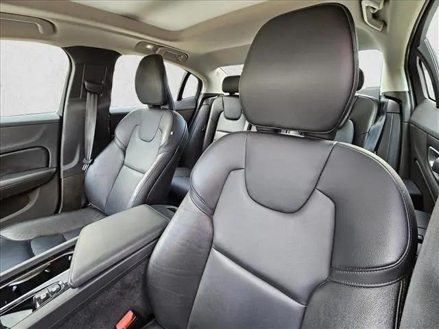 2024 Volvo S60 B5 Core Dark Theme