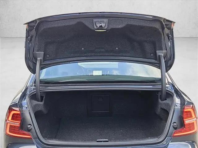 2024 Volvo S60 B5 Core Dark Theme
