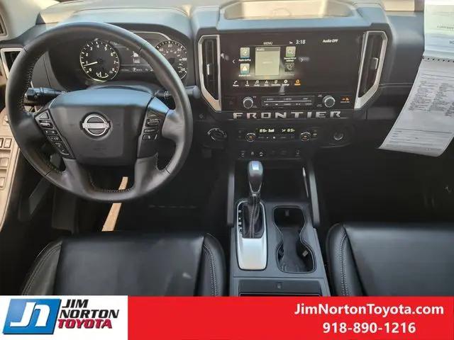 2025 Nissan Frontier Crew Cab SL 4x4