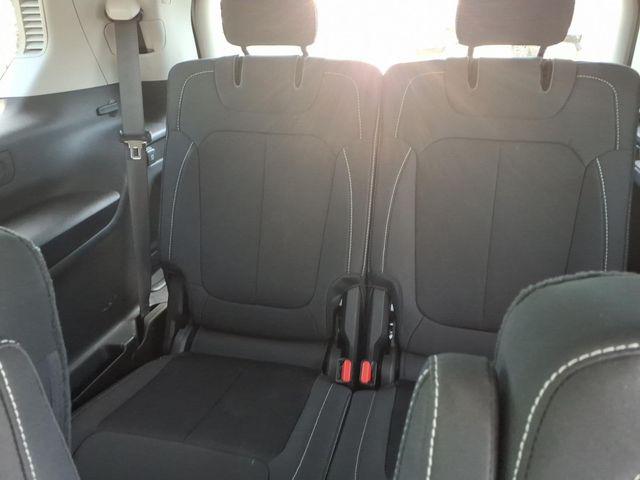 2022 Jeep Grand Cherokee L Laredo 4x4