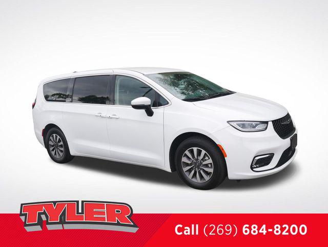 2023 Chrysler Pacifica Hybrid Touring L for sale in Niles, MI