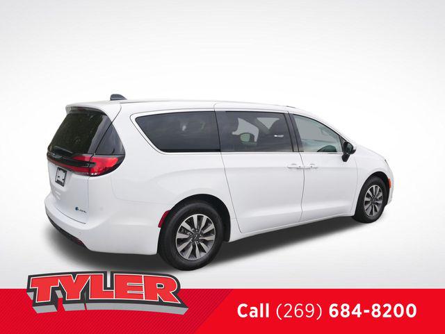 2023 Chrysler Pacifica Hybrid Touring L