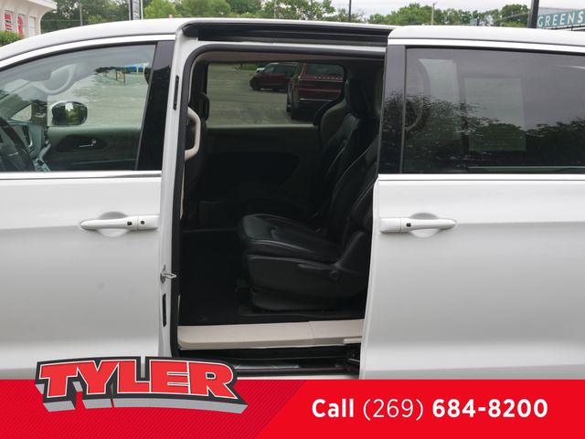 2023 Chrysler Pacifica Hybrid Touring L