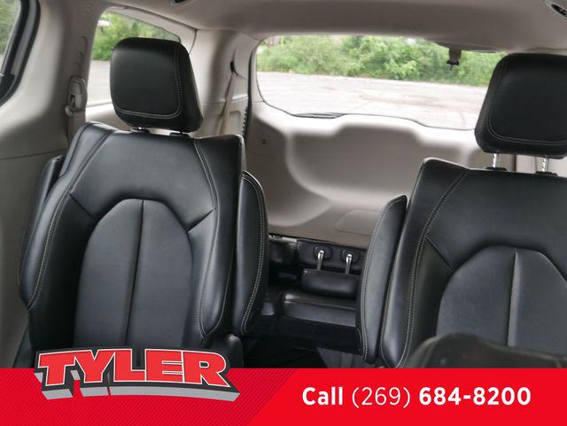 2023 Chrysler Pacifica Hybrid Touring L