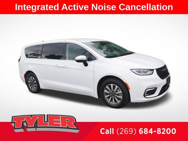 2023 Chrysler Pacifica Hybrid Touring L for sale in Niles, MI