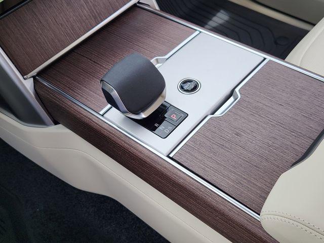 2026 Land Rover Range Rover P530 SE 7 Seat