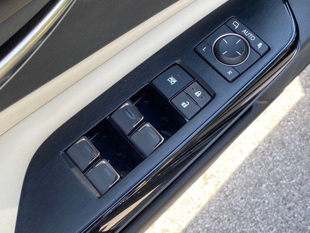 2025 Lexus ES 300h 300h