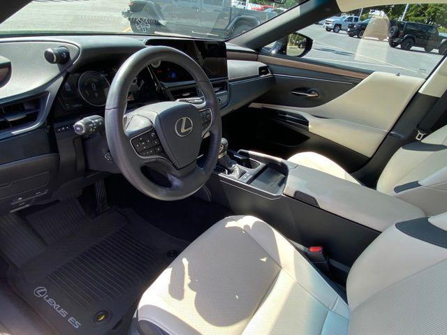 2025 Lexus ES 300h 300h
