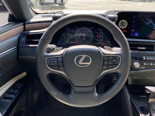 2025 Lexus ES 300h 300h
