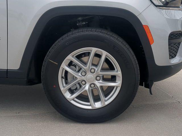 2026 Jeep Grand Cherokee Laredo 4x2